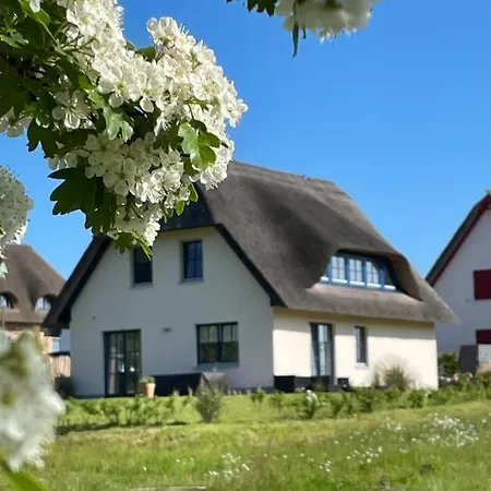 Stilvolles Reetdachhaus Coastline An Der Ostsee Dom wakacyjny Groß Schwansee